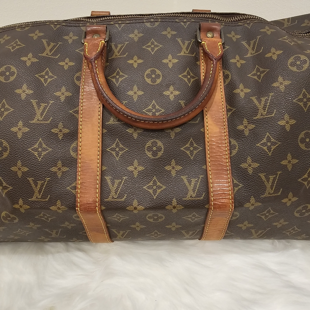 Authentic LV Keepall Bandoulière 50 in Good Condition in Classic Monogram - Picture 9 of 15